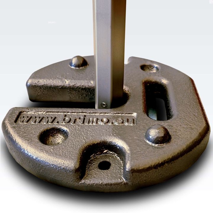 Une plaque de poids en acier pour une tente à faible angle, mettant en avant un design empilable.